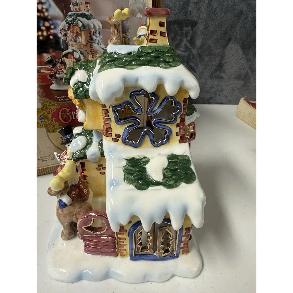 Grandeur Noel 2002 Church With Cherubs With Box Small Chip As Shown